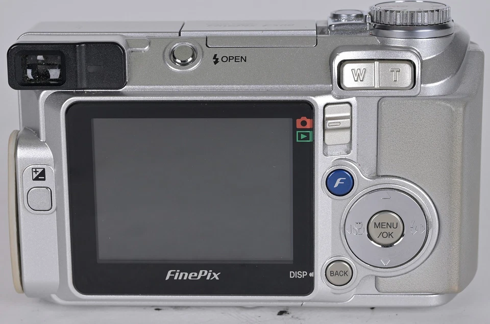 EX++ Fujifilm Finepix E500 4.1MP 3.2X Zoom Compact Digital Camera Tested - Image 4 of 4