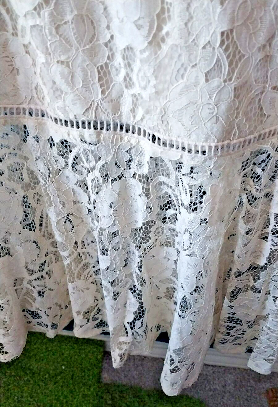 OFF WHITE Abito midi Alexia Admor nuovo con etichette pizzo overlay Deep V senza maniche bianco sporco taglia 14 L