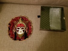 Venezianische Wandmaske Weinrot/Bunt mit goldenen Glitzer u. bunten Steinen