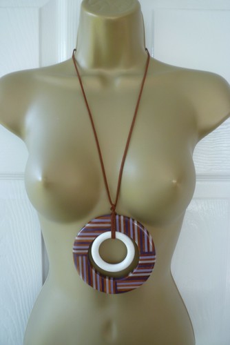 Lagenlook braun lila weiß gestreift Holz Kreis Anhänger 36" 91cm Halskette 003 - Bild 1 von 4