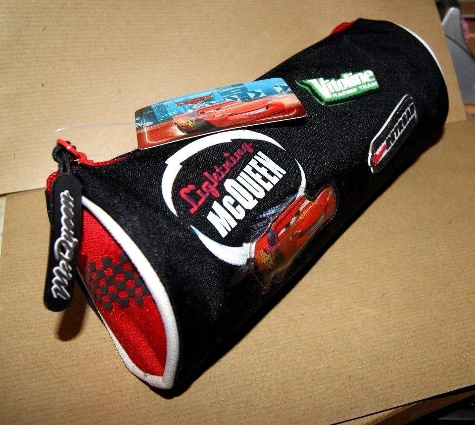 GRANDE TROUSSE NOIR NOIRE / ROUGE ECOLE CARS VOITURE DISNEY MC QUEEN EN RELIEF - Photo 1/1
