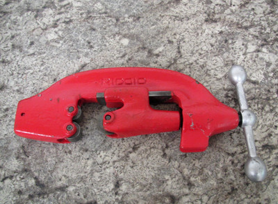 Ridgid 820 / 42390 / 535 / 535A Threading Machine 1/8''-2'' Pipe Cutter Used