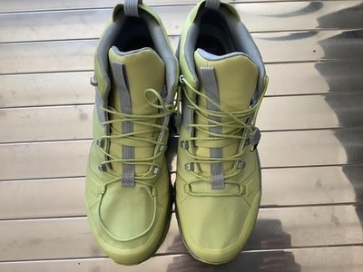 on cloud boots men 9.5 comfortable hiking light green new never used