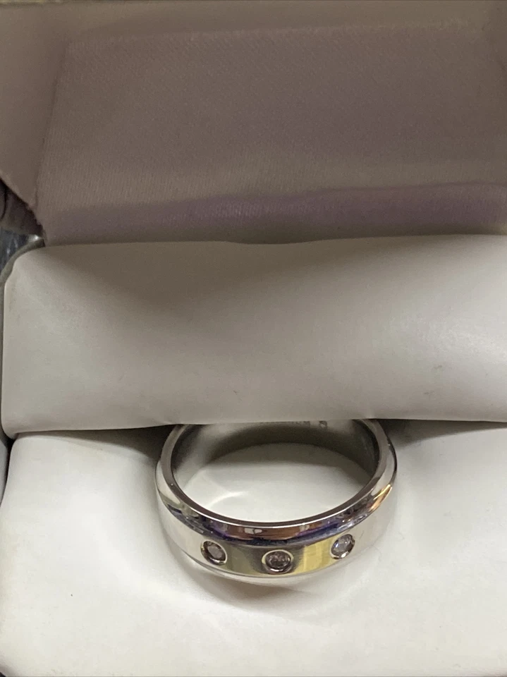 Alianza de boda de titanio de 1/5 quilate con borde acanalado de diamantes TALLA 10 Foto 2 de 4