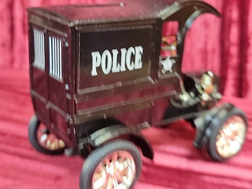 Ertl 1931 Hawkeye Anheuser Busch Budweiser Beer Delivery Truck Coin Bank Red - Picture 12 of 21
