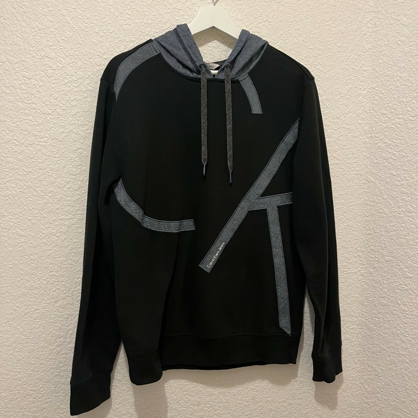 Calvin Klein Jeans Mens Black Chambray-Pieced Logo Fleece Hoodie Sweatshirt M