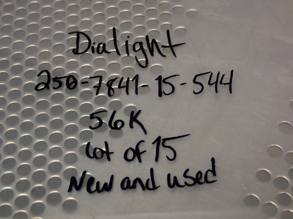 Indicadores Dialight 250-7841-15-544 56K nuevo stock antiguo (lote de 15) ver todas las fotos Foto 2 de 4