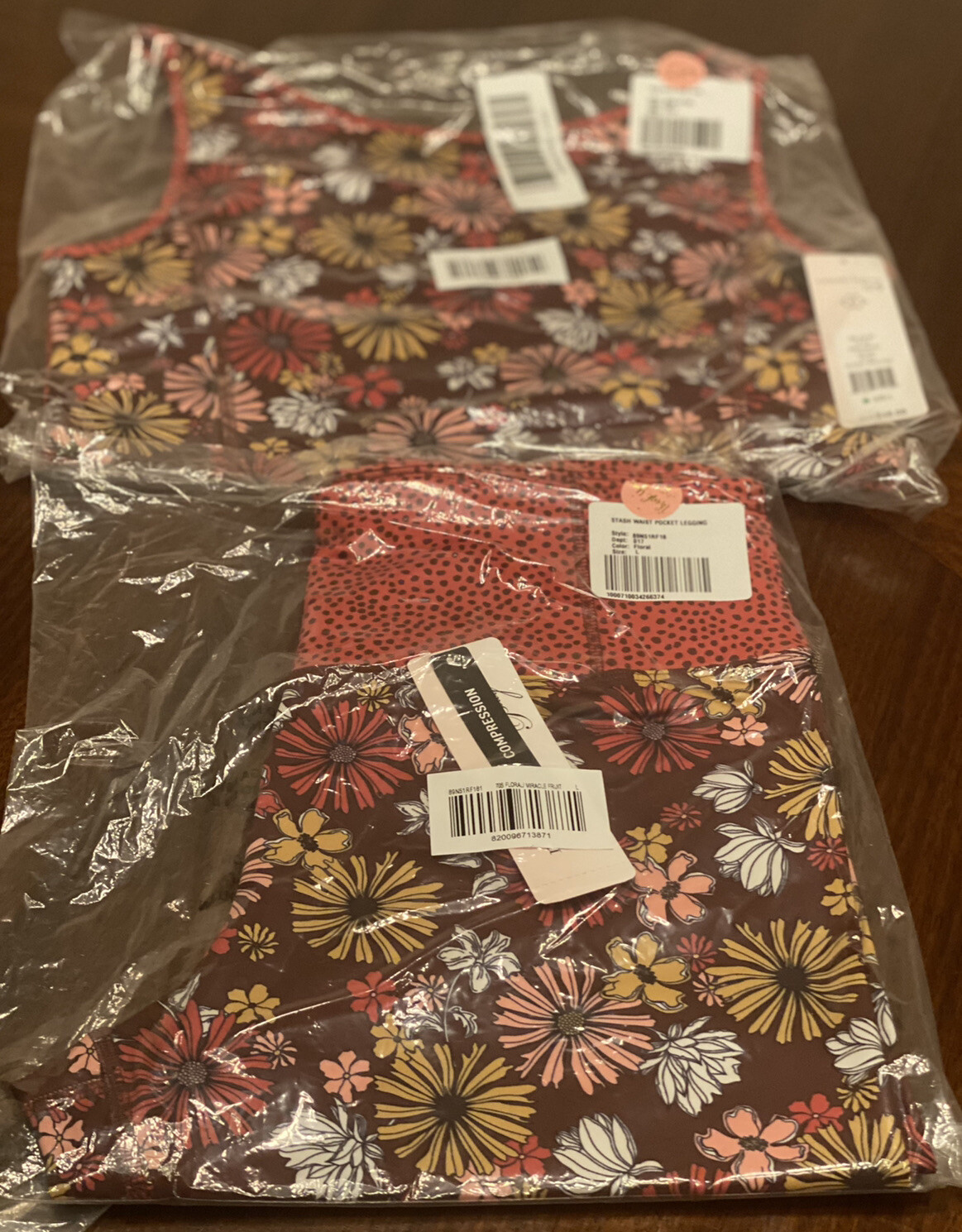 Leggings Set Top , Bottom Size Large  9/10 Athletic Color Floral/polka dot print-image