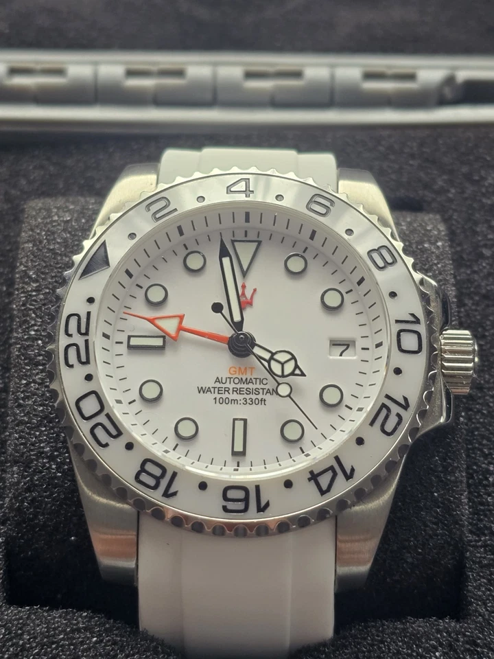 Reloj analógico para hombre The World Traveller GMT Foto 2 de 4