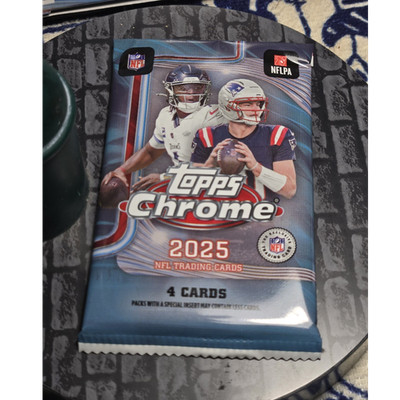 Topps Chrome 2025 NFL Football Trading Card Pack, 4 Cards (1 Pack)