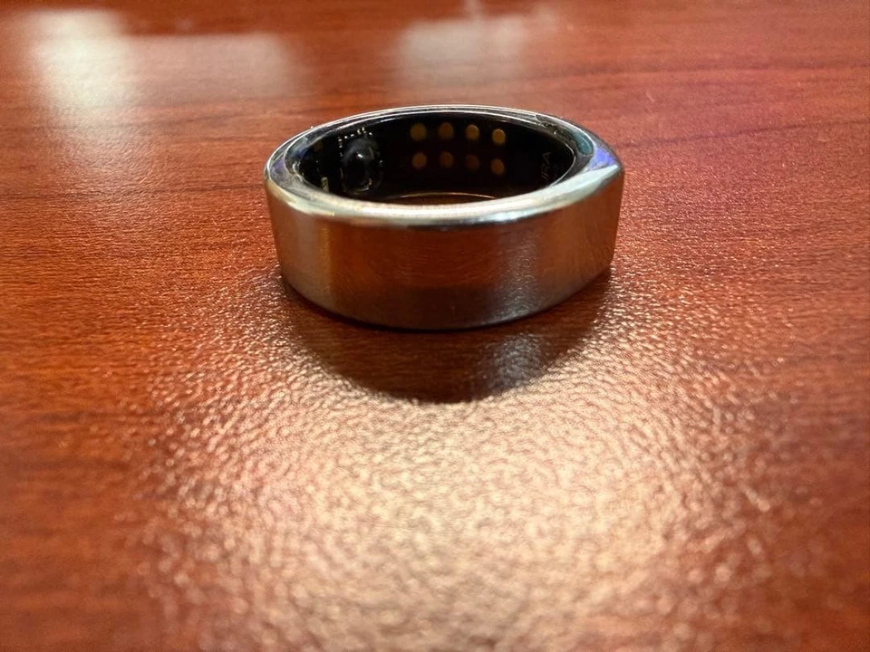 Oura OuraRing Gen 3 Smart Ring US 9 Size Heritage Gold With box and charger - Image 4 of 4