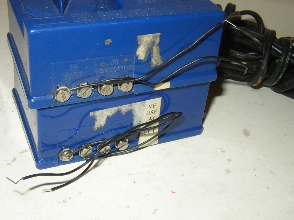 2 HO Hobby Transformer Life-Like model 390-J AC & DC Tested Good - Image 4 of 4