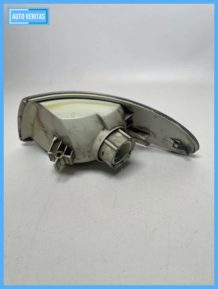 Original Ford Mondeo (BAP) Right Front Turn Signal 93BGI3368AB - Image 3 of 4