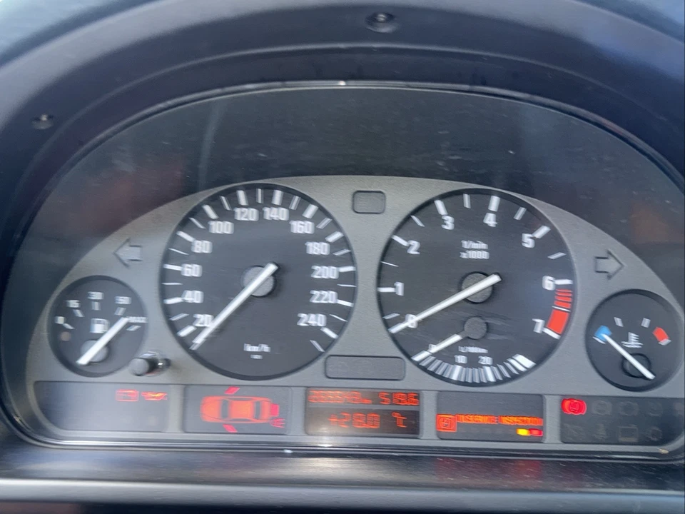 RARE EURO E39 MANUAL CLUSTER BMW 5 Series 520i 525i 528i - Image 2 of 4