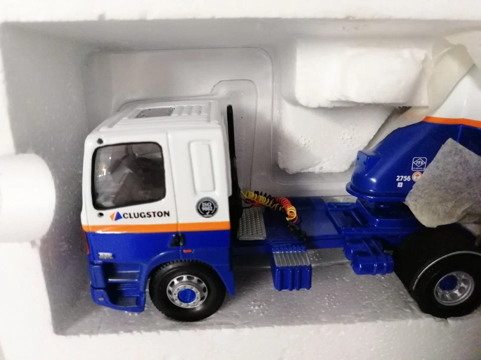 CORGI - CC11801 - Leyland DAF 85 Powder Tanker 'CLUGSTON DISTRIBUTION SERVICES'. - Image 3 of 4