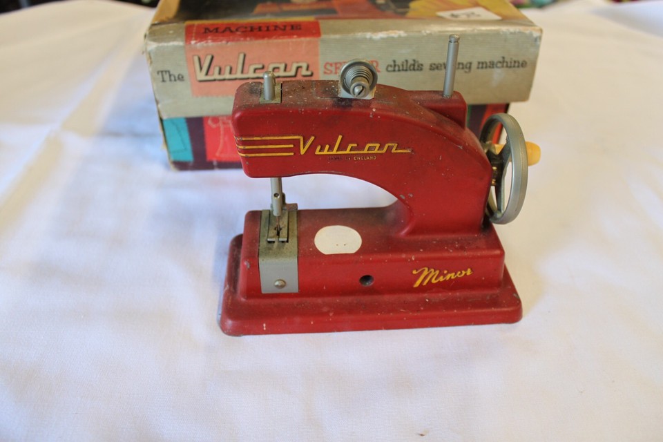 VINTAGE VULCAN MINOR SEWING MACHINE TOY/WITH ORIGINAL BOX eBay