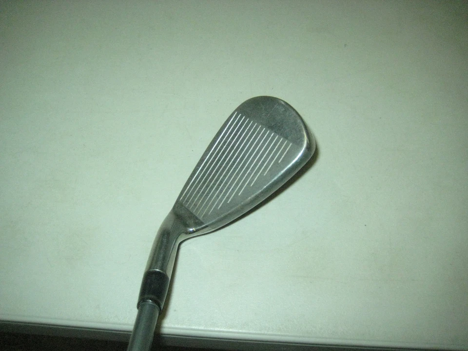 slightly used Adams Idea A3os Hybrid iron mens 8 iron graphite senior RH - Image 3 of 3