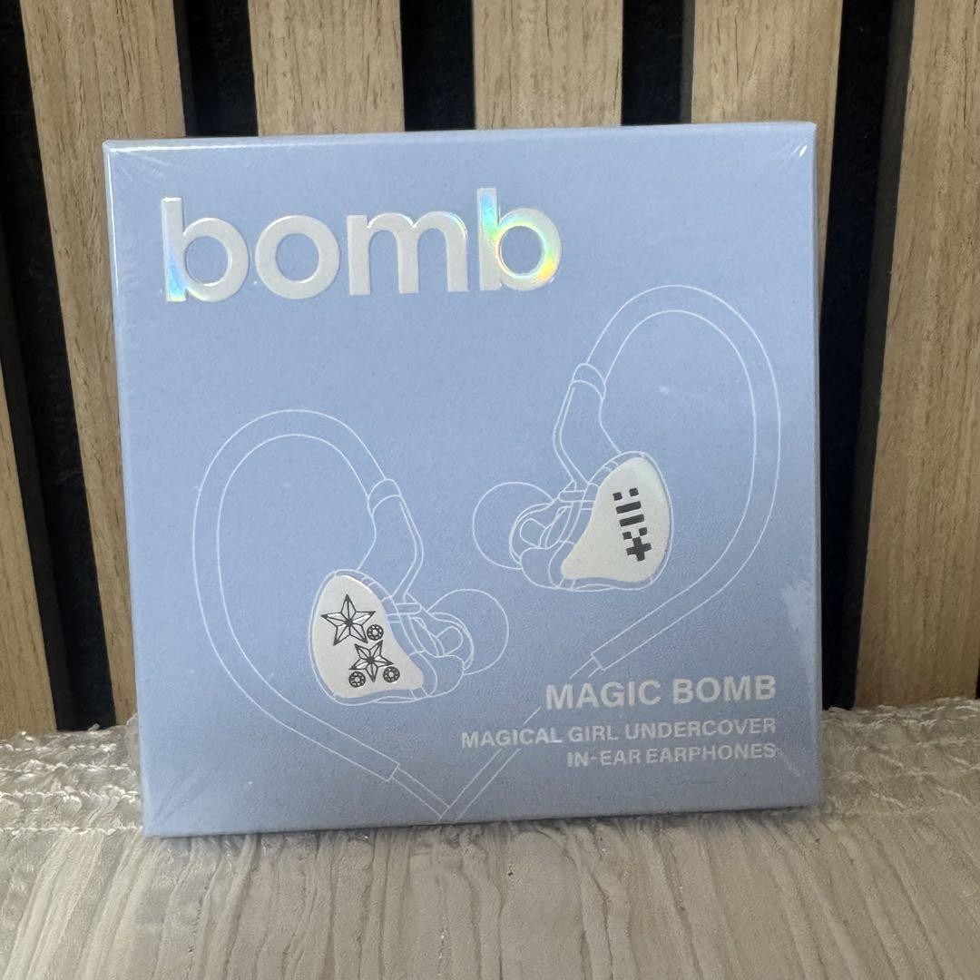 illit bomb イヤホン Illit - Bomb - Merch Version - incl. In-Ear Earphones, Parts