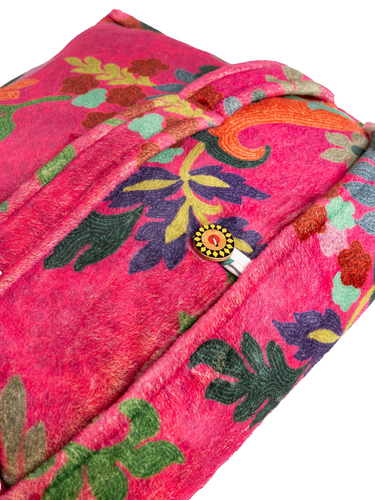 NWT JOHNNY WAS VERNEY TRAVEL BLANKET REVERSIBLE COZY FLEECE W/ BAG PINK FLORAL - Picture 9 of 9