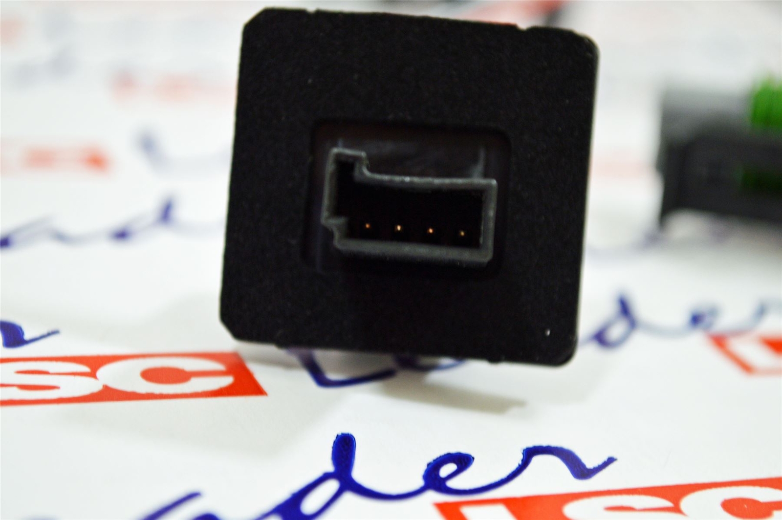 ORIGINAL Vauxhall INSIGNIA ESTATE TAILGATE / BOOT OPENING SWITCH NEW