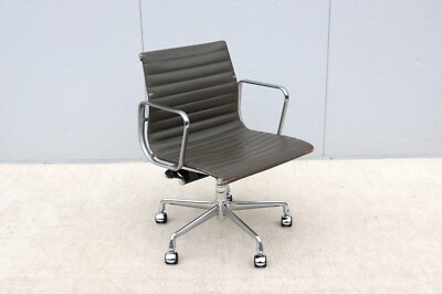 Mid-Century Modern Herman Miller Eames Aluminum Group Charcoal Management Chair