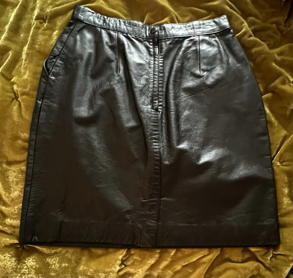 Minifalda lápiz de cuero genuino gótica grunge de motociclista Adler de colección para mujer 7/8 negra Foto 2 de 4