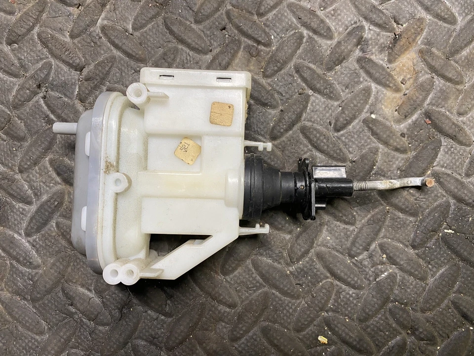 Оригинальный вакуумный привод дверного замка Volkswagen Corrado SLC VR6 357862154A 2447 - Изображение 2 из 3