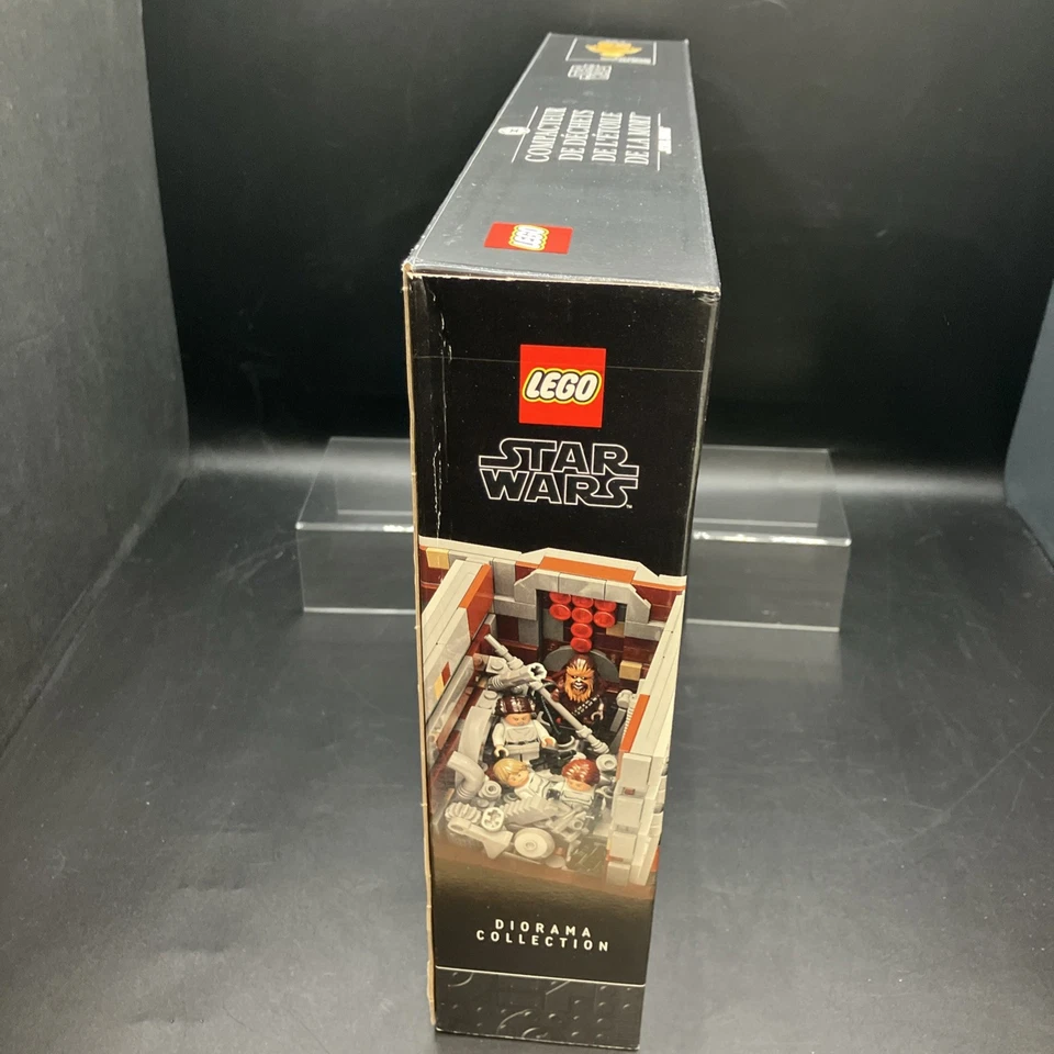 LEGO Star Wars: Death Star Trash Compactor Diorama (75339) - Image 2 of 4