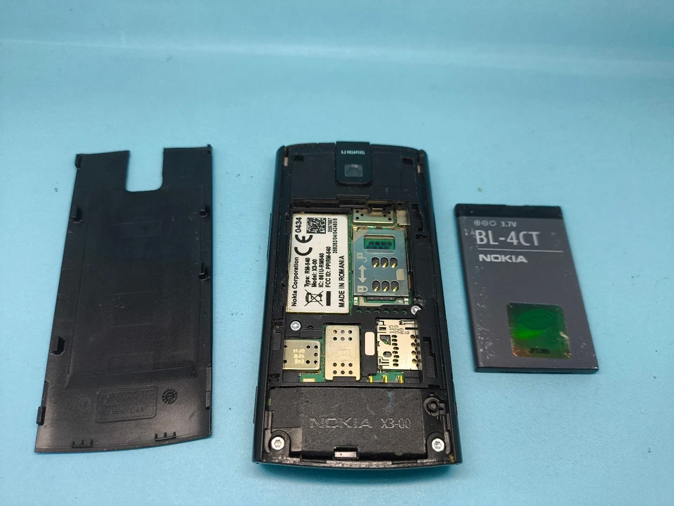 Nokia X3-00 Black/Red (UNLOCKED) mobile phone - Image 4 of 4