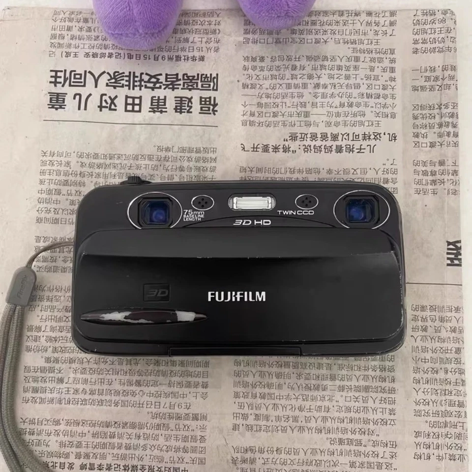Fujifilm FinePix Real 3D W3 Digital Camera 10MP 3X Optical Zoom with Accessories - Image 4 of 4