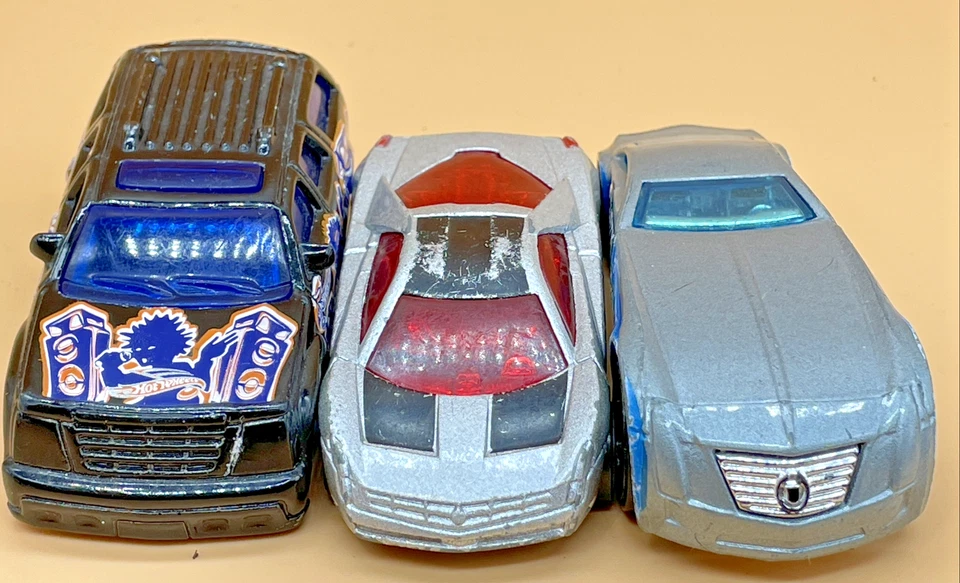 Hot Wheels Cadillac Bundle – Escalade SUV, V‑16 ×2, Security Cien Concept 1:64. - Image 2 of 4