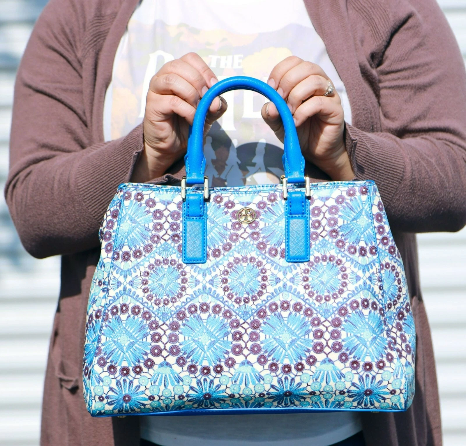 Borsa Tory Burch Robinson stampata triangolo blu nuova con etichetta