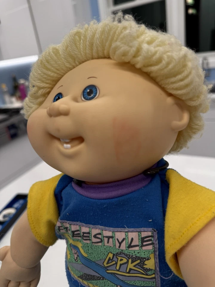 Vintage 1990 Cabbage Patch Kids Freestyle boy blonde Skateboarder Doll Hasbro - Image 3 of 4