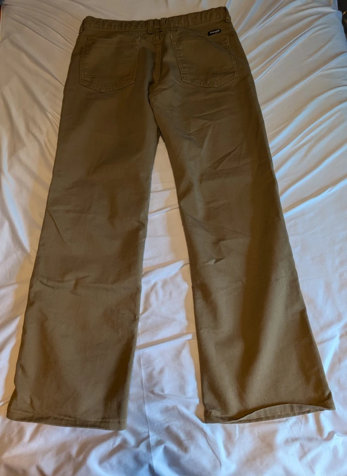 Pantalones informales Wrangler caqui para niños, talla 16 Husky Foto 2 de 4