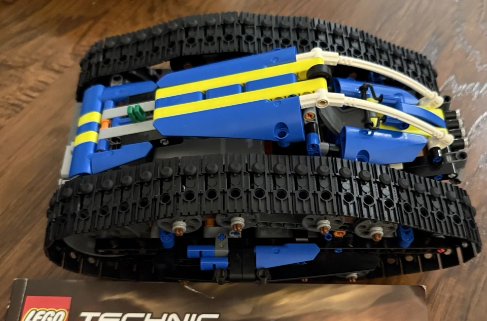 LEGO TECHNIC 42140 App-Controlled Transformation Vehicle - See Description - Image 4 of 4