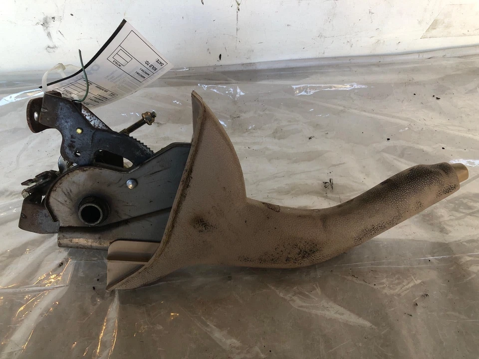 Manija de control de palanca de freno de mano de estacionamiento tracción de emergencia de piso KIA RIO 2006 FABRICANTE DE EQUIPOS ORIGINALES Foto 2 de 4