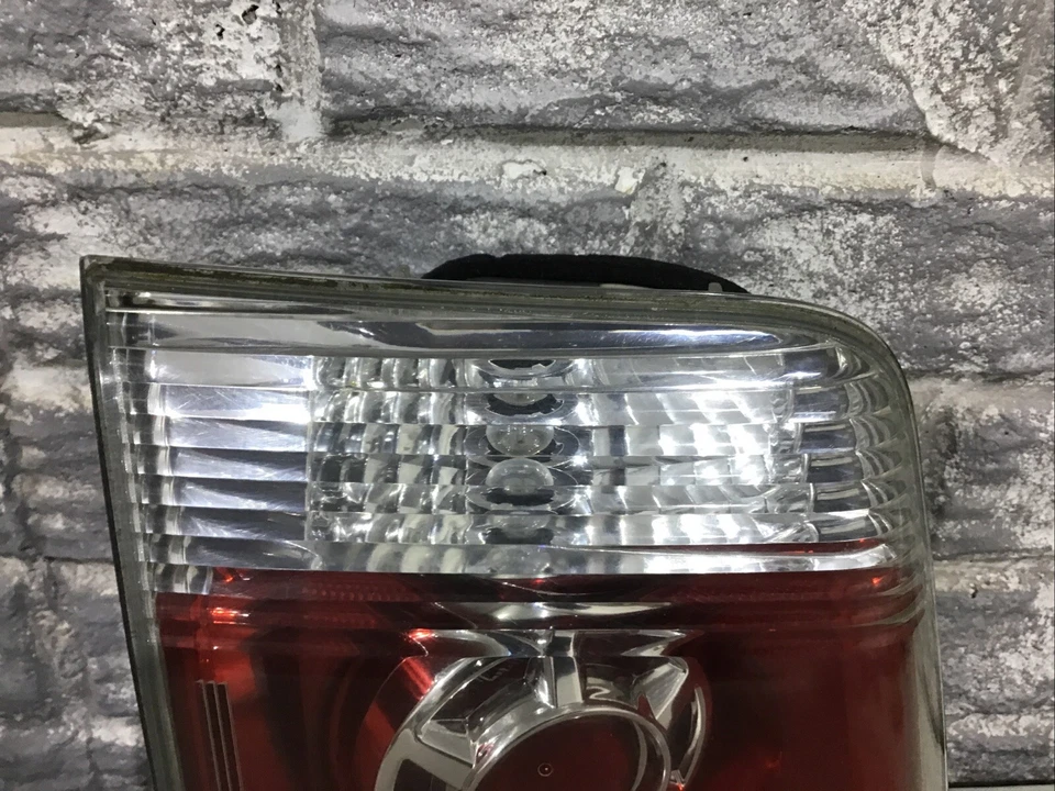 Lanterna traseira 2007-2012 GMC Acadia PORTÃO DE ELEVAÇÃO/INTERIOR esquerda (lado do motorista) COMPLETA - Imagem 2 de 4