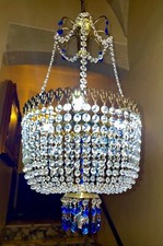 lampadario antico in stile impero in bronzo e dettagli blu cobalto