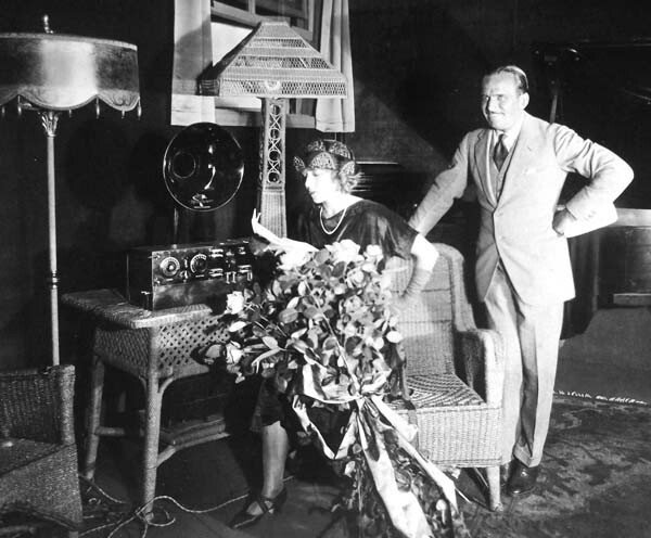 1922 Marconi Model C Radio w/Good Tipped Tubes & Rare Orig. Marconi Battery Box