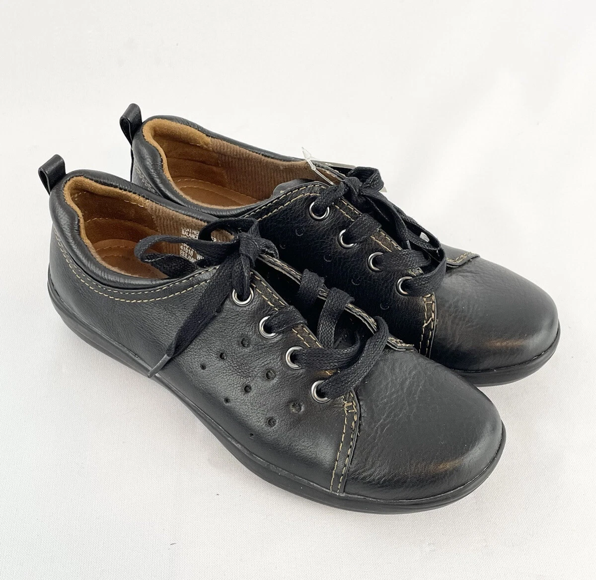 Thom McAn Women s Whitnee Black Sneakers Shoes Size 5 Medium Width NWT
