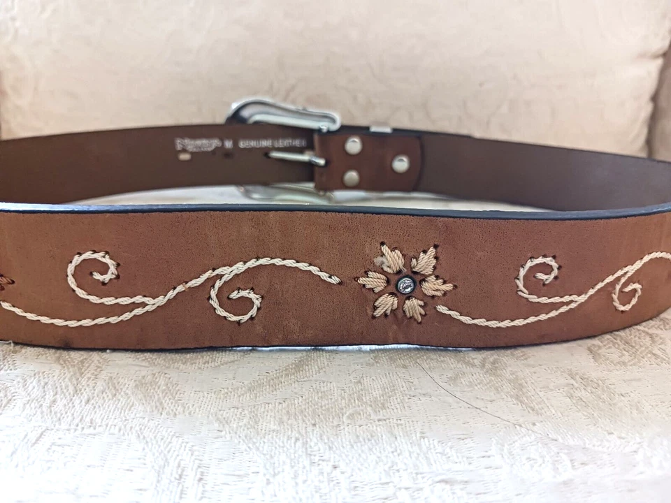 Nocona Sz M 34 Brown Leather Belt w Embroidered Flowers & Crystals Silver Buckle - Image 4 of 4