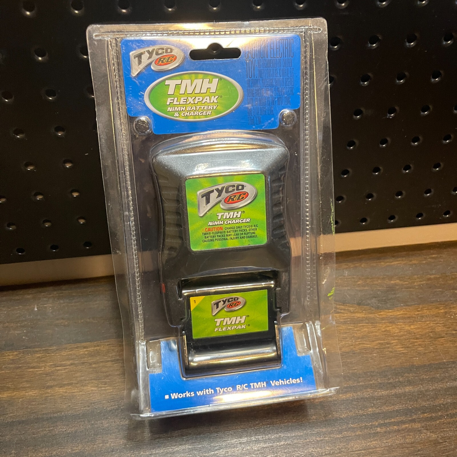 TYCO R/C TMH Flexpak NiMH Battery & Charger 33005-1910 SEALED NEW