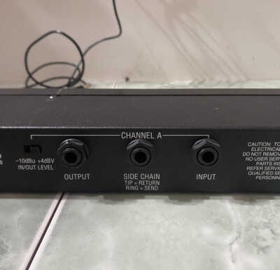 Alesis 3630 Rack Mount RMS/PEAK Dual Channel Compressor