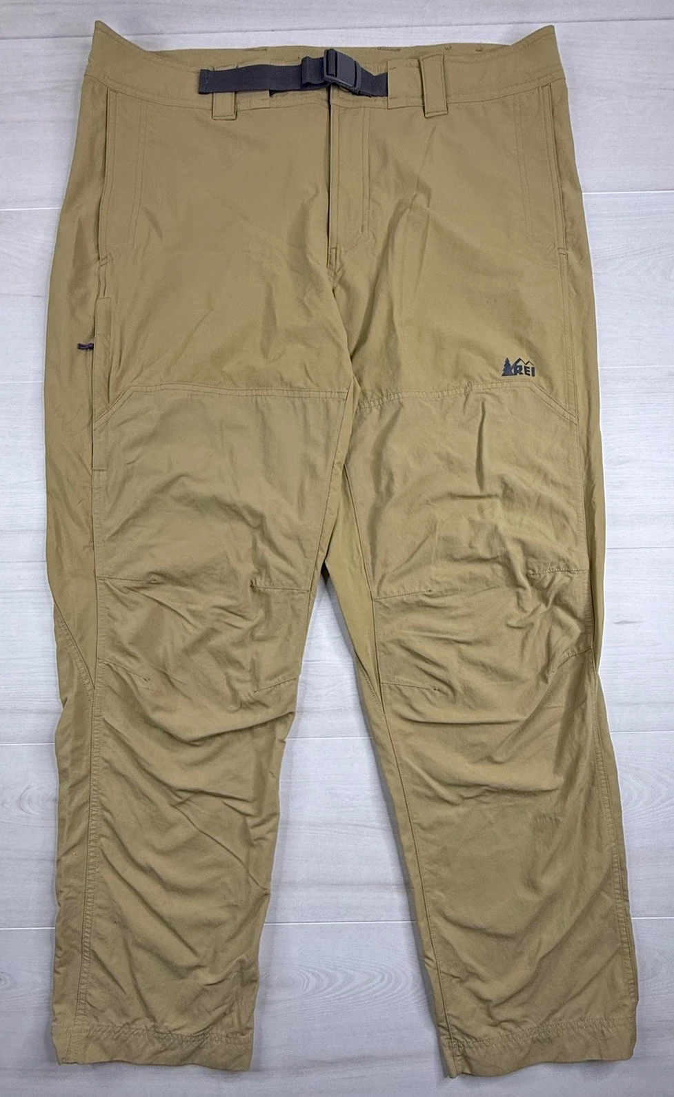 REI Hiking Pants Relaxed Cargo Belted Khaki Nylon Stretch Zip Pockets 40x32 MINT
Opens in a new wind