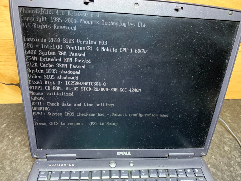 Vintage Dell Inspiron 2650 15" Laptop PP04L Intel Pentium 4 256MB 20GB Read desc - Image 2 of 4