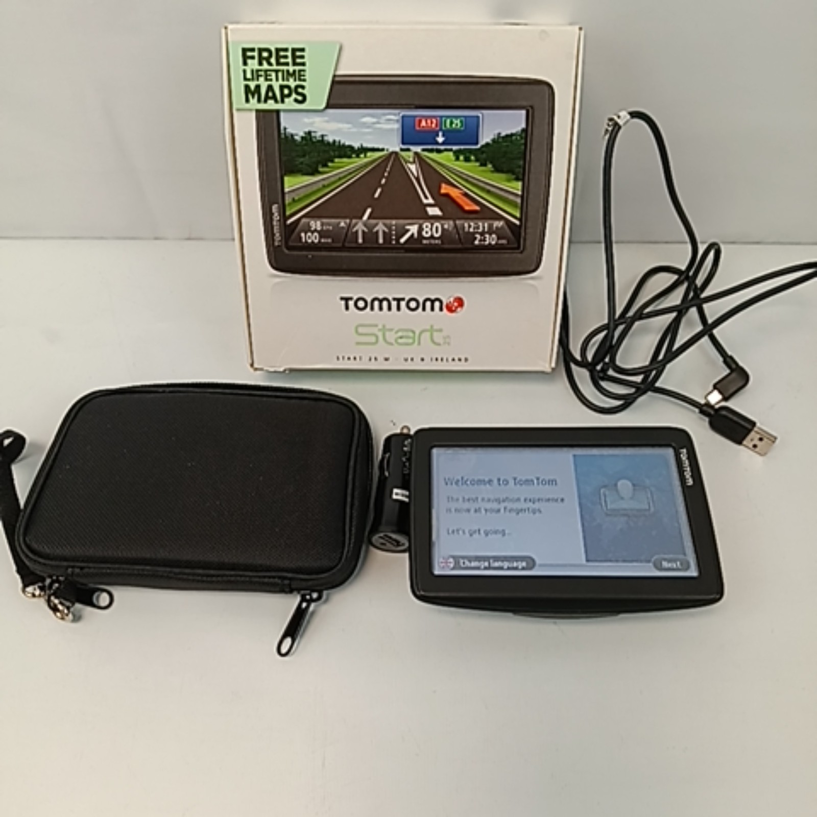 TomTom Start 25 Sat Nav Free Lifetime Maps UK Ireland Car Charger Mount