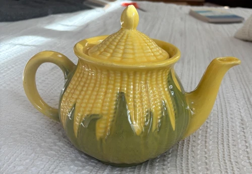Shawnee Pottery Corn King Teapot #75 – Vintage 1940s USA