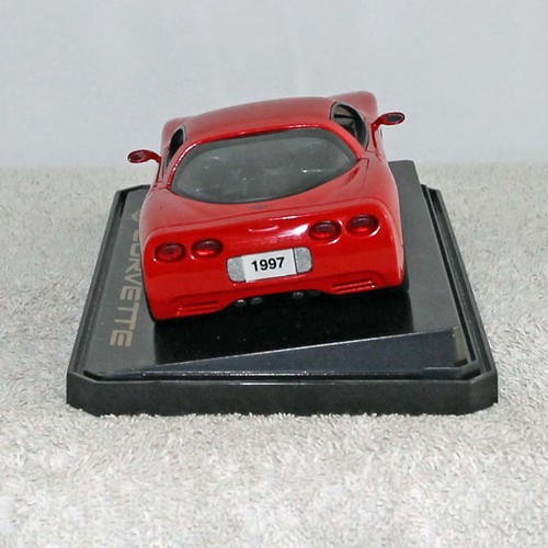 Corvette 1997 rojo fundido a presión 1:25 Brookfield Collectors Club con cubierta de exhibición - Imagen 6 de 7