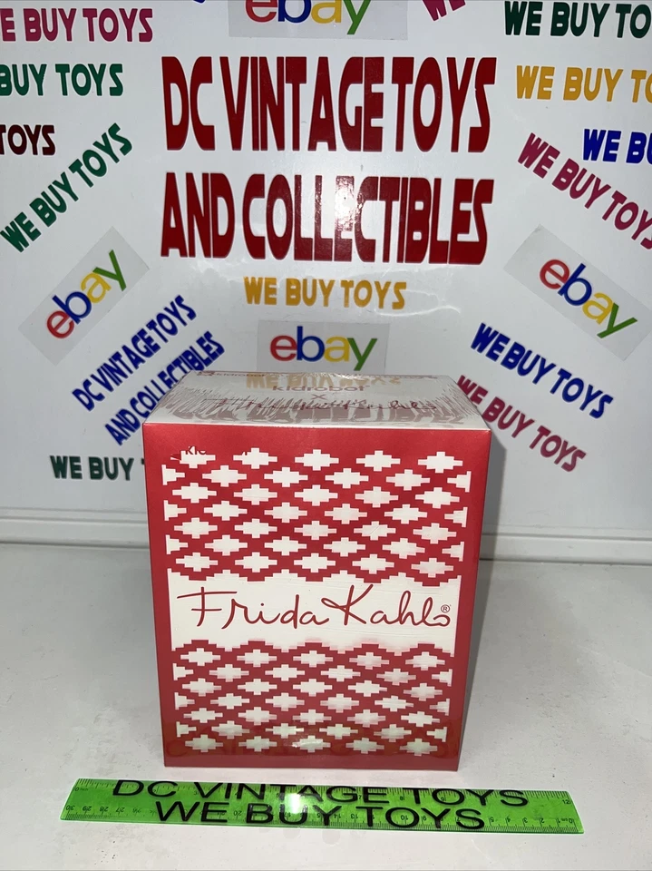 FRIDA KAHLO MASTERPIECE 'TE AMO' 8" DUNNY ART FIGURE - LIMITED 300 PCS Exclusive - Image 2 of 4