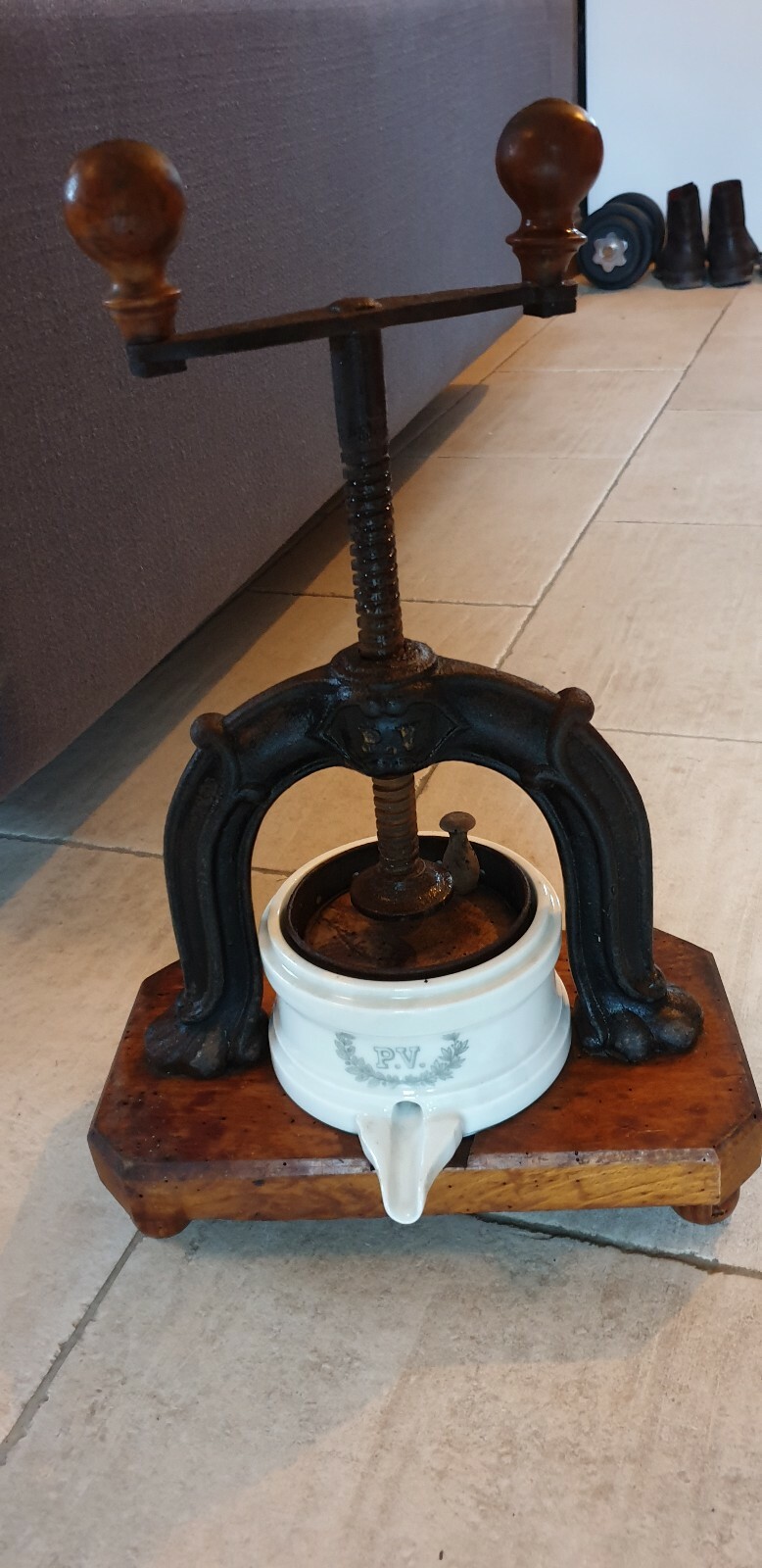 PRESSE VIANDE POUR jus. Ancien en fonte émaillée. EUR 12,99 - PicClick FR